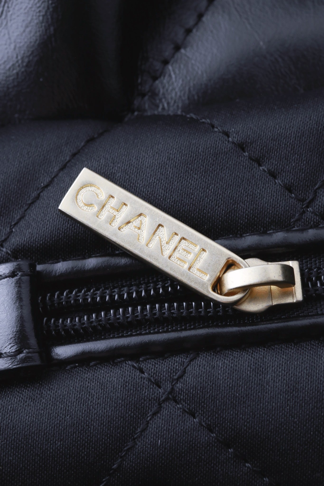 Chanel's new 22S classic diamond quilted and leather chain shoulder strap shopping bag