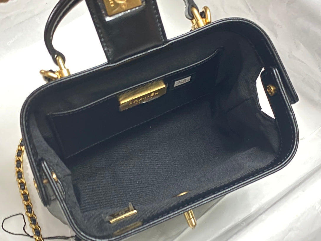 24C New Litchi Flap Shoulder Bag