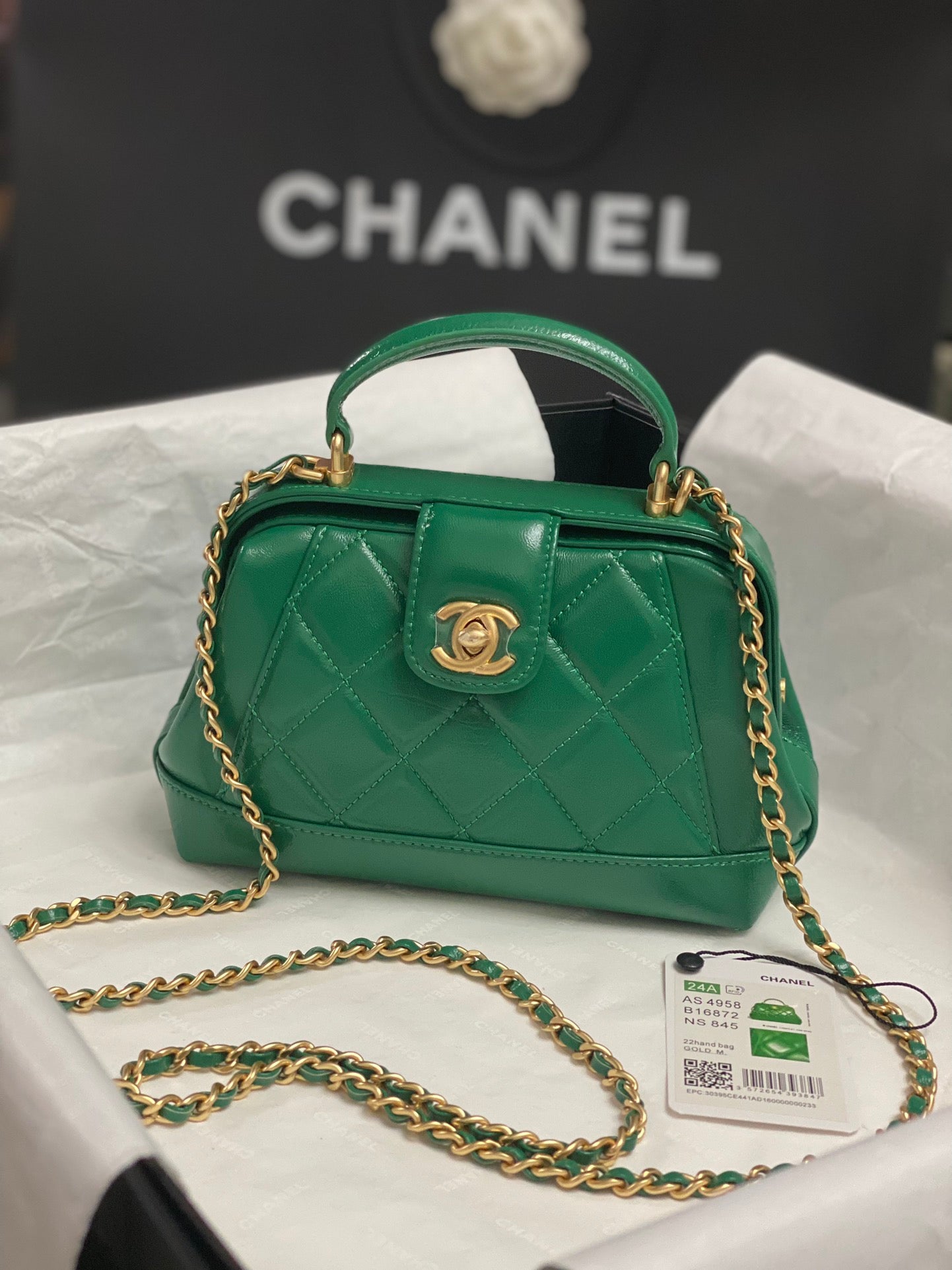 24C New Litchi Flap Shoulder Bag