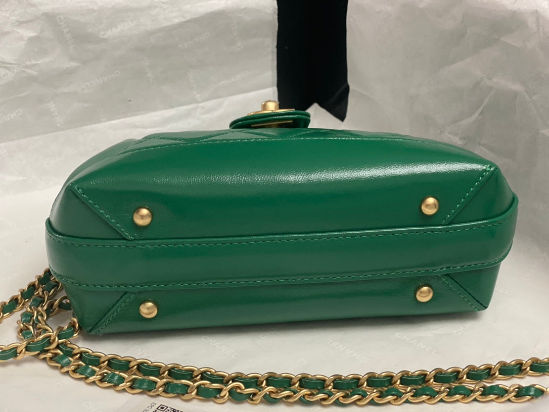 24C New Litchi Flap Shoulder Bag