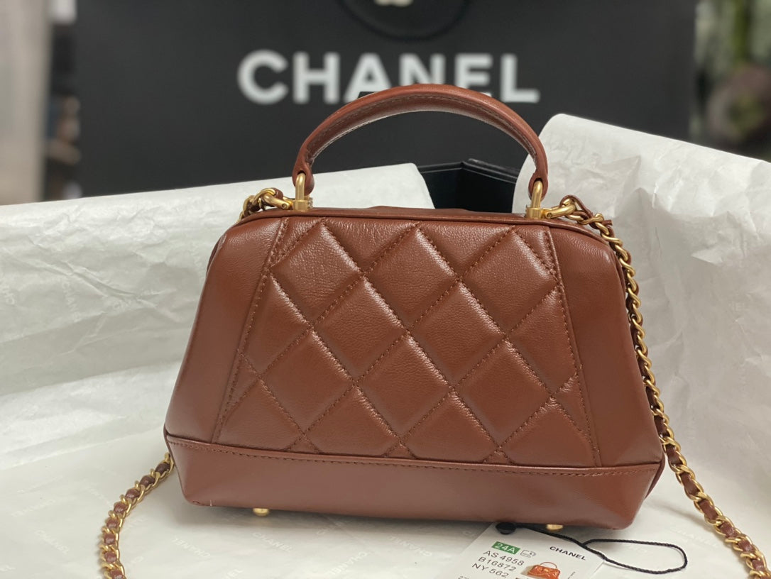 24C New Litchi Flap Shoulder Bag