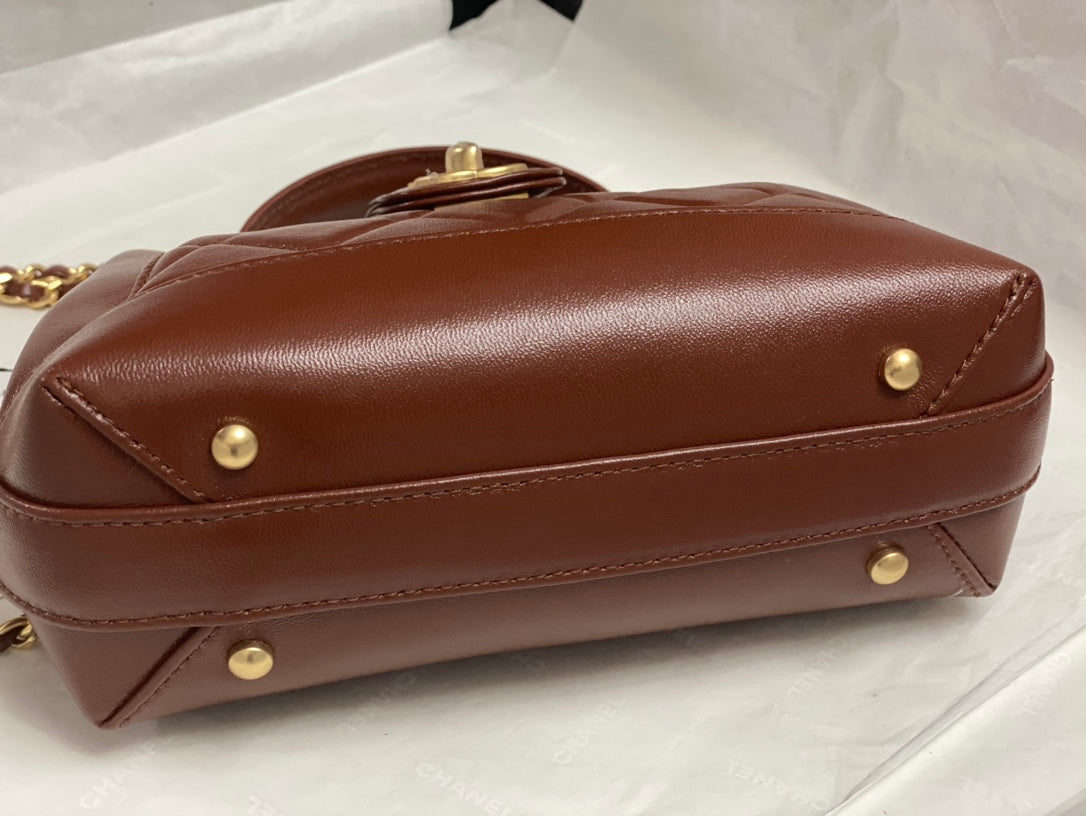 24C New Litchi Flap Shoulder Bag