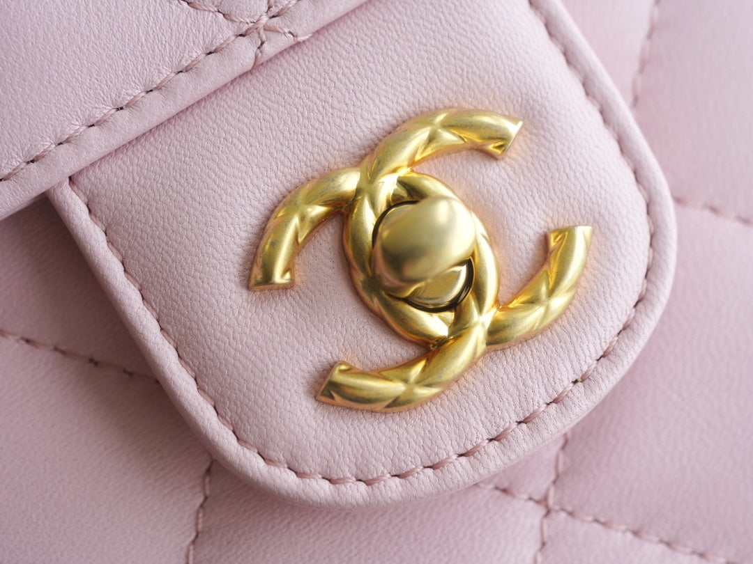 Chanel23s handle cosmetic case bag