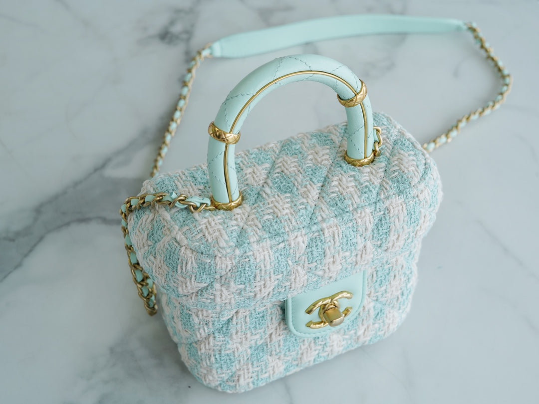 Chanel23s handle cosmetic case bag