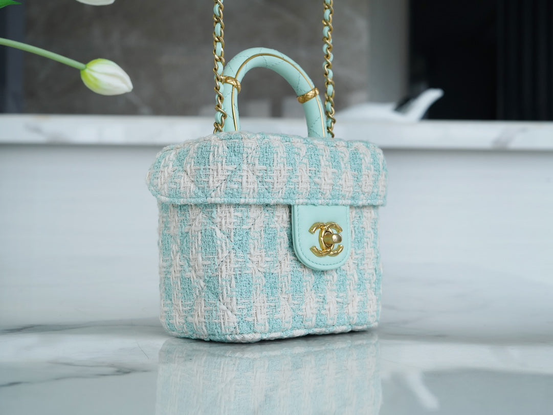 Chanel23s handle cosmetic case bag