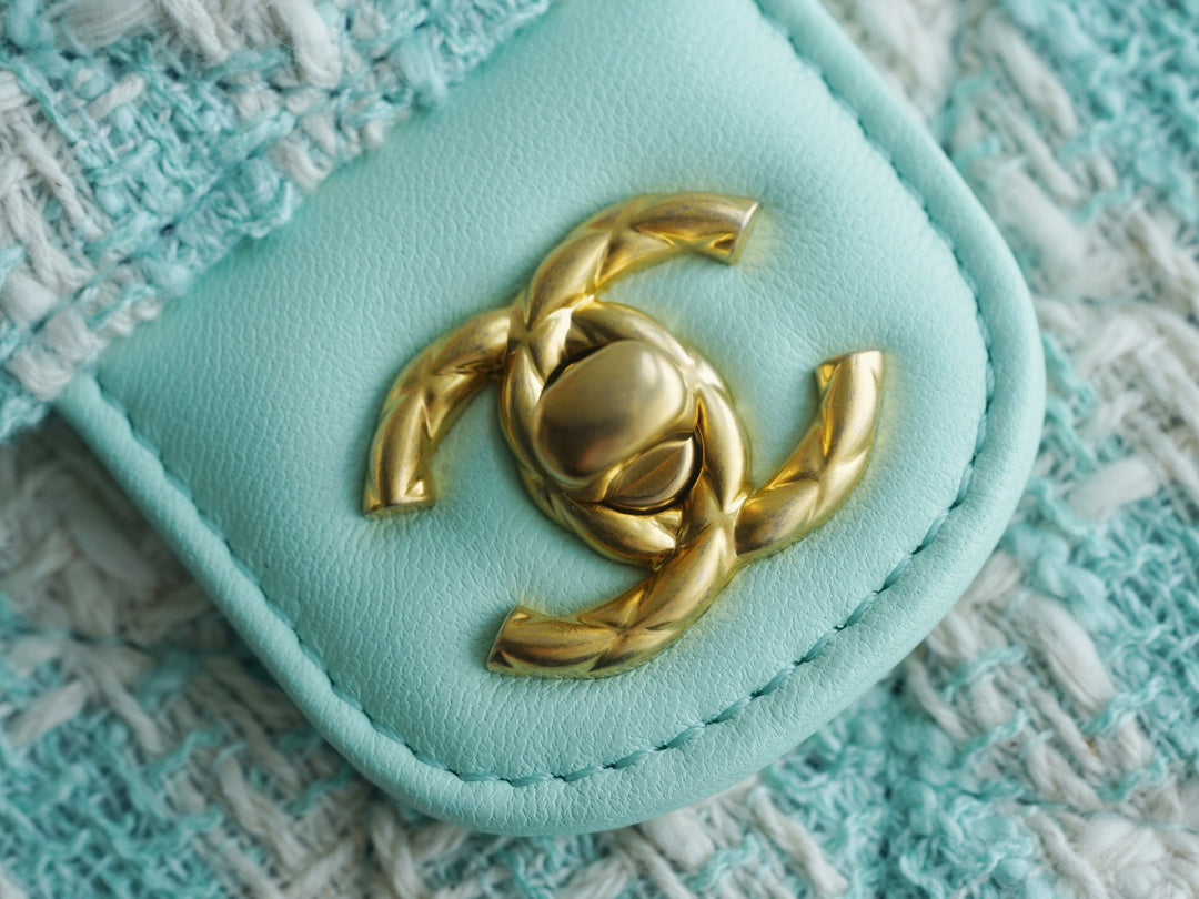 Chanel23s handle cosmetic case bag