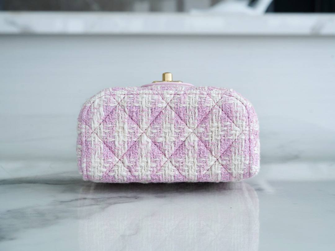 Chanel23s handle cosmetic case bag