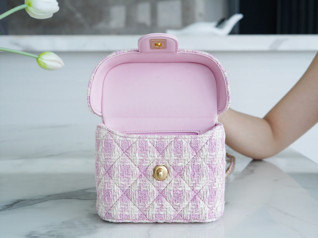 Chanel23s handle cosmetic case bag