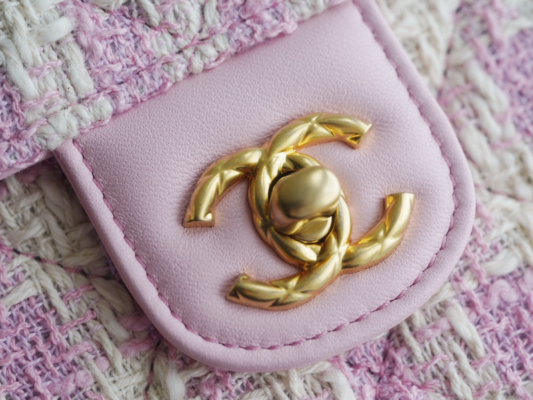 Chanel23s handle cosmetic case bag