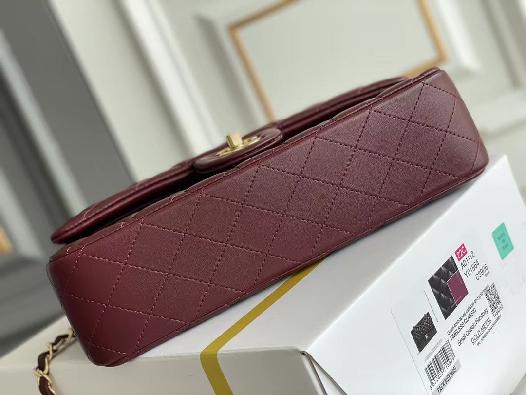 25C Classic Flap Medium Shoulder Bag