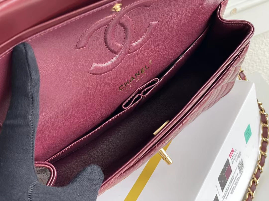 25C Classic Flap Medium Shoulder Bag