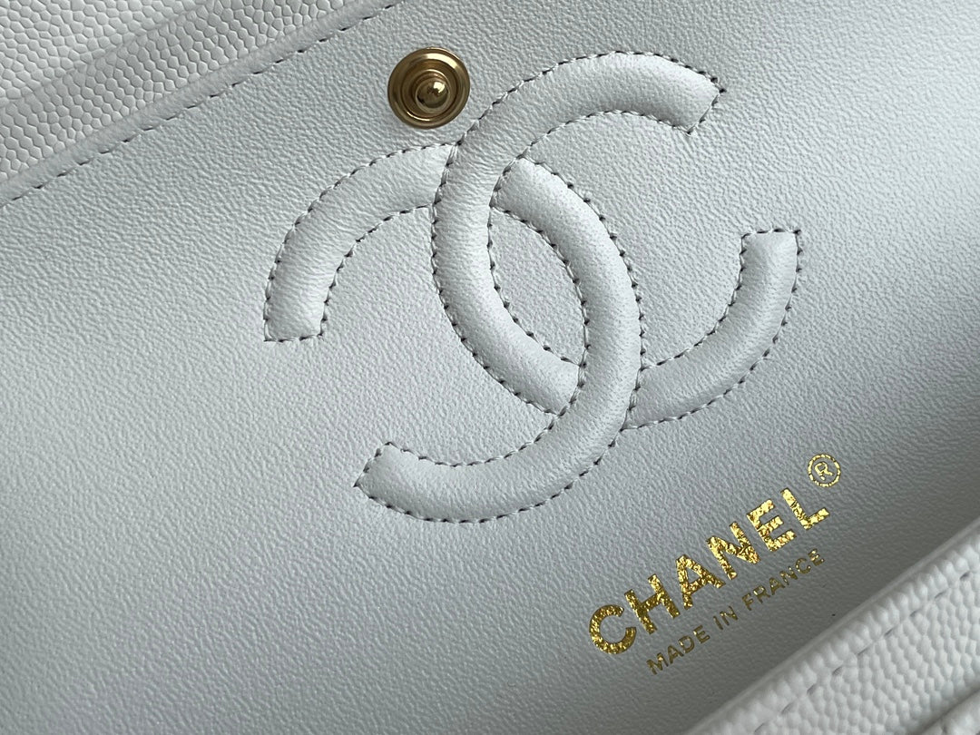 25C Classic Flap Medium Shoulder Bag