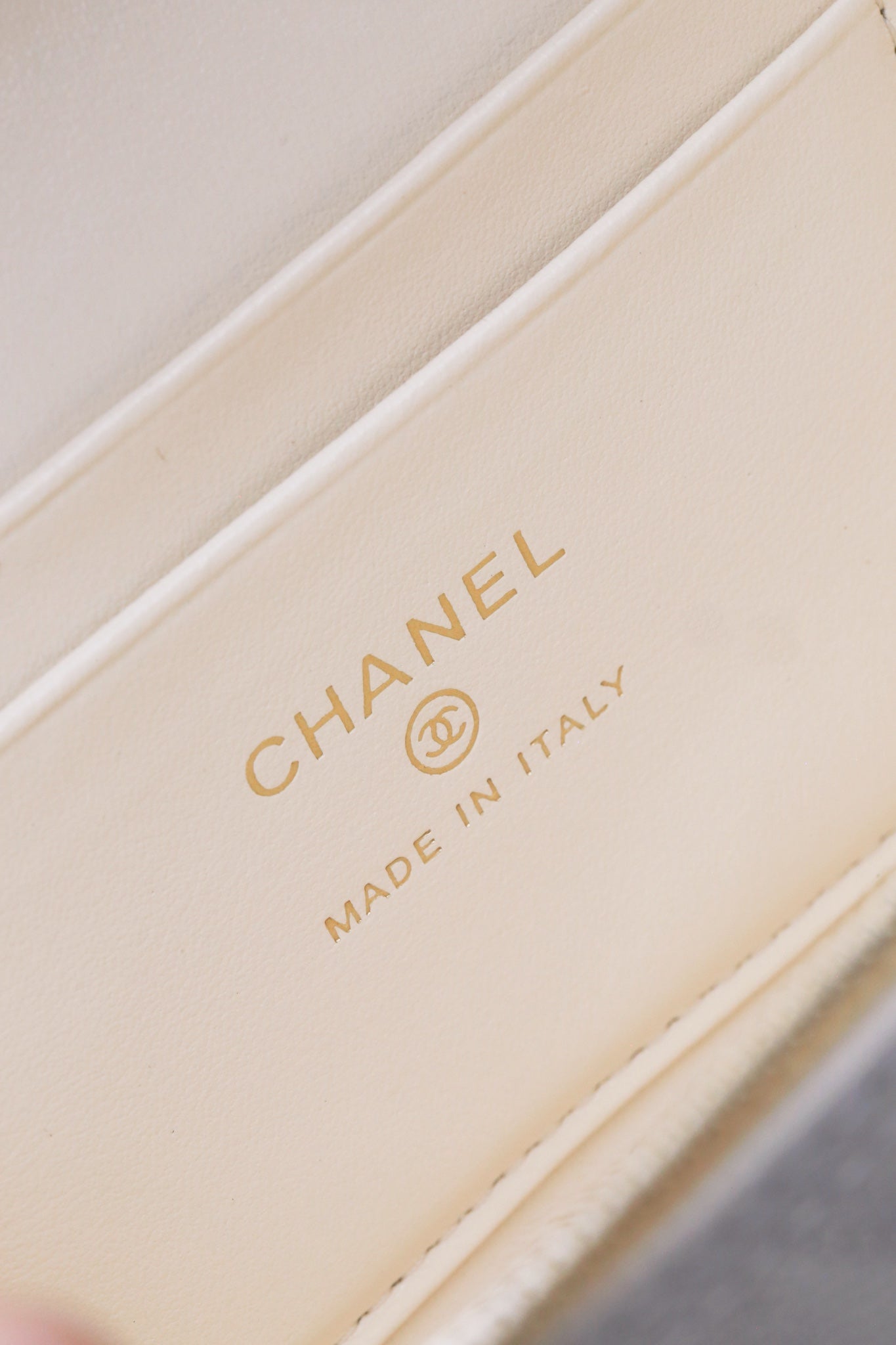 Chanel25C hand chain cosmetic bag
