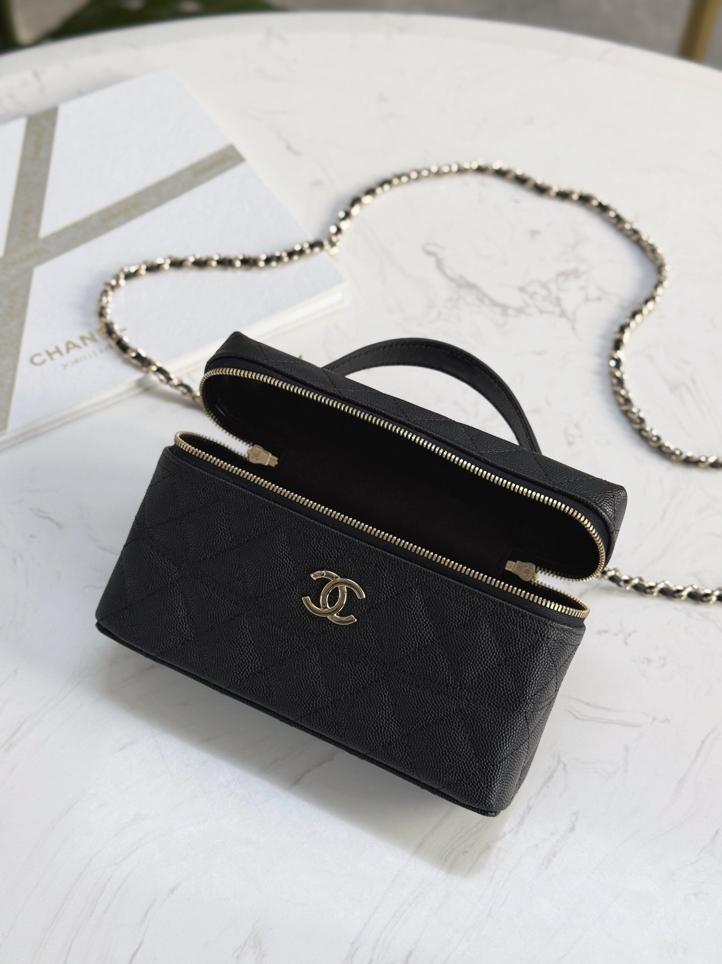 Chanel25C hand chain cosmetic bag