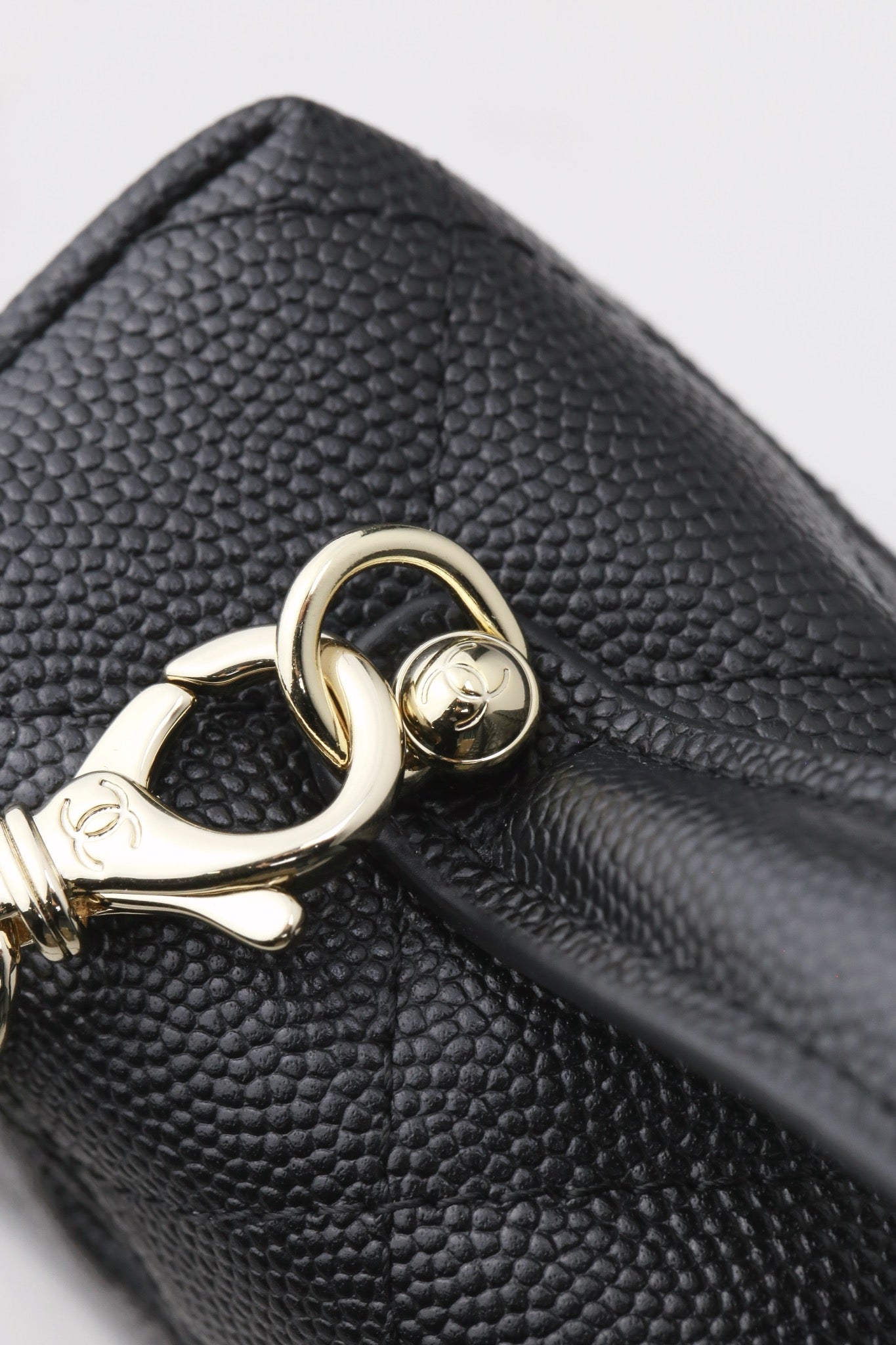 Chanel25C hand chain cosmetic bag