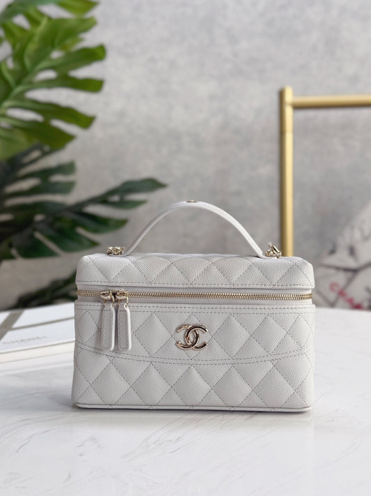 Chanel25C hand chain cosmetic bag