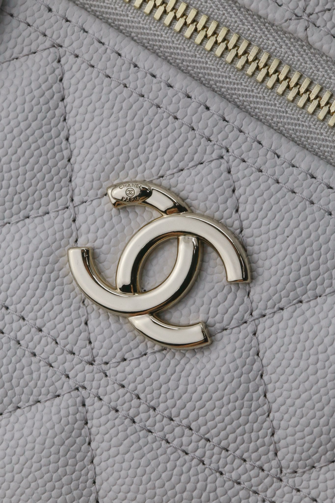 Chanel25C hand chain cosmetic bag