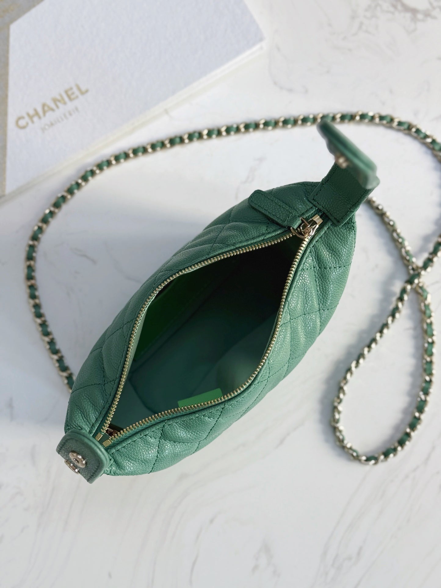 CHANEL25C early spring lunch box bag