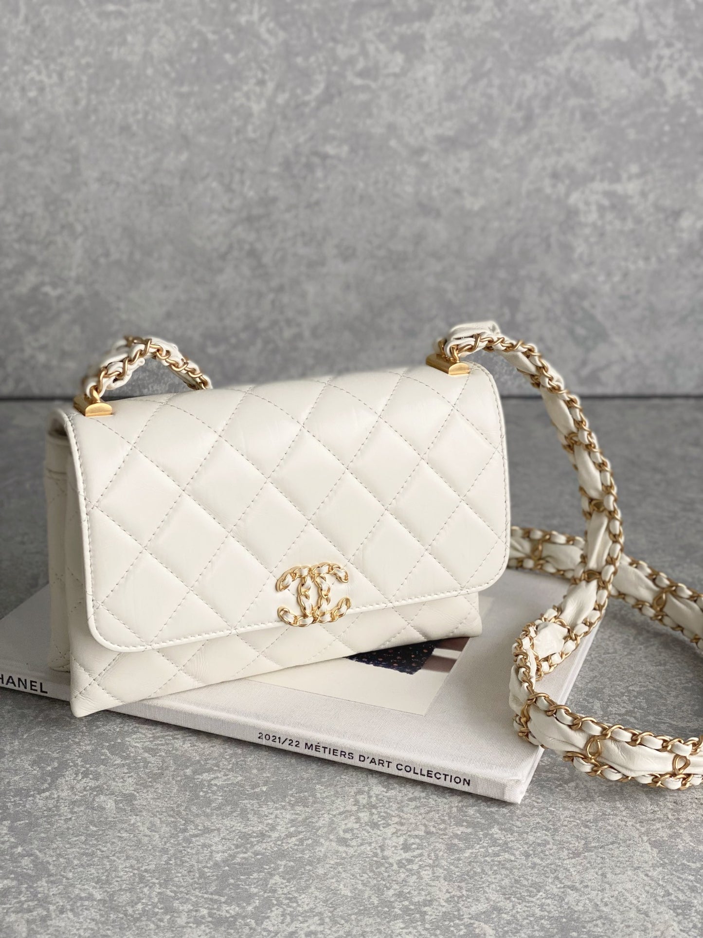 CHANEL23K pleated wide chain accordion bag