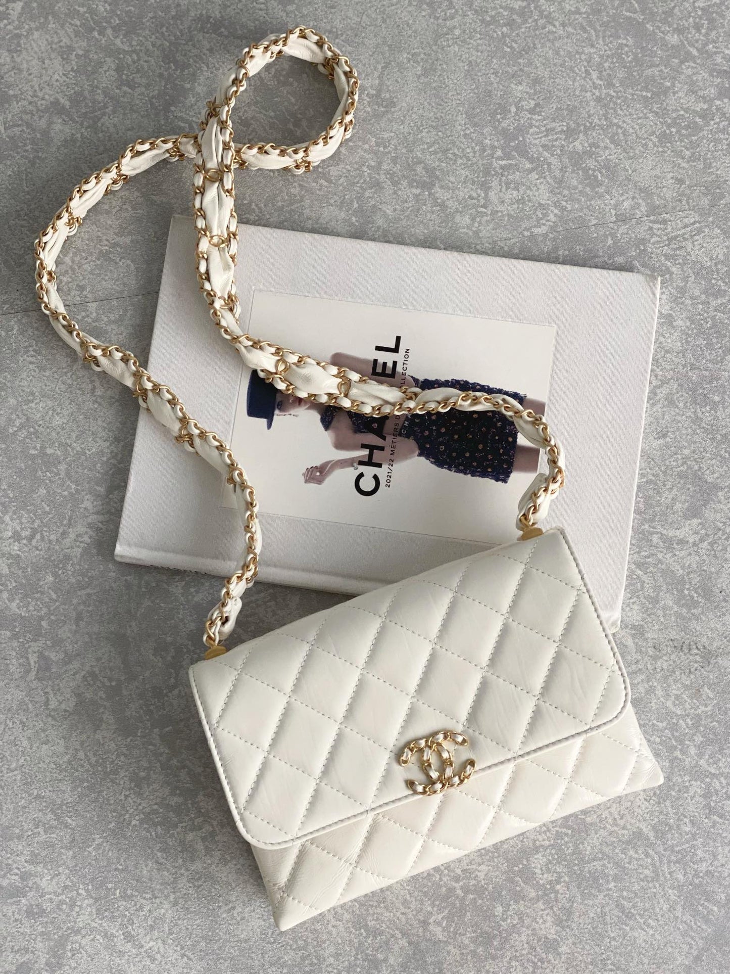 CHANEL23K pleated wide chain accordion bag