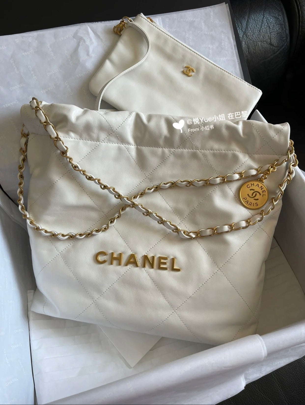 Chanel Classic 22 quilted leather and chain shoulder strap shopping bag