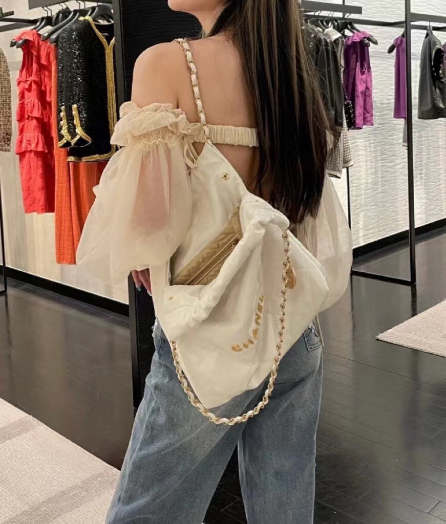 Chanel Classic 22 quilted leather and chain shoulder strap shopping bag