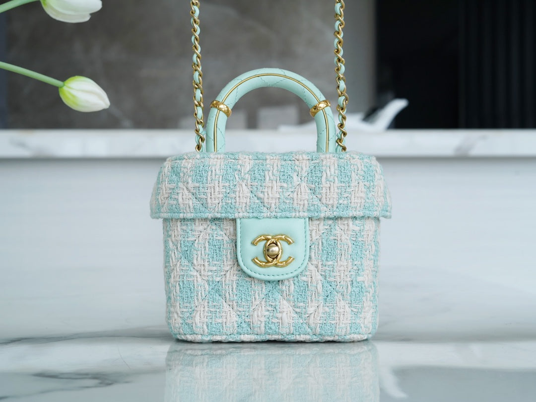 Chanel23s handle cosmetic case bag