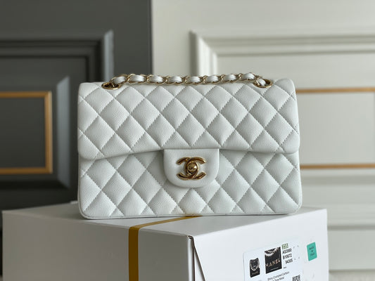 25C Classic Flap Medium Shoulder Bag